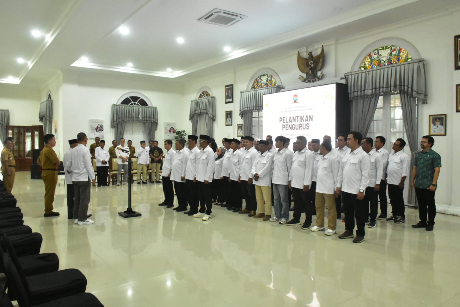 Perkuat Peran RT/RW sebagai Garda Terdepan Pembangunan, DPC ARWT Sumedang Resmi Dilantik