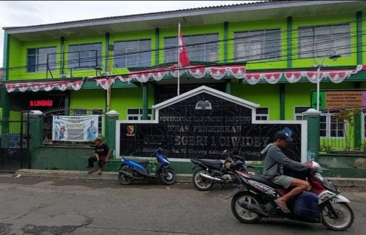 Guru SMP 1 Ciwidey Mengaku Tidak Menerima Upah, Bekerja Sukarela dan Tidak Dibayar